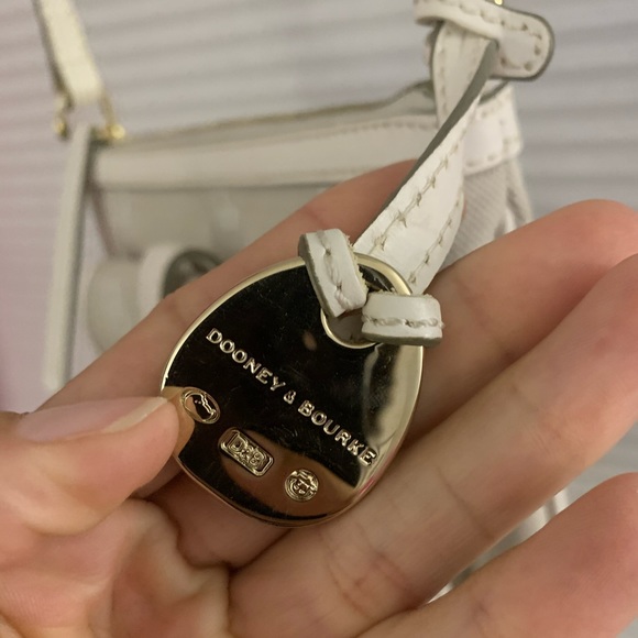 Dooney and Bourke Letter carrier - Picture 9 of 10